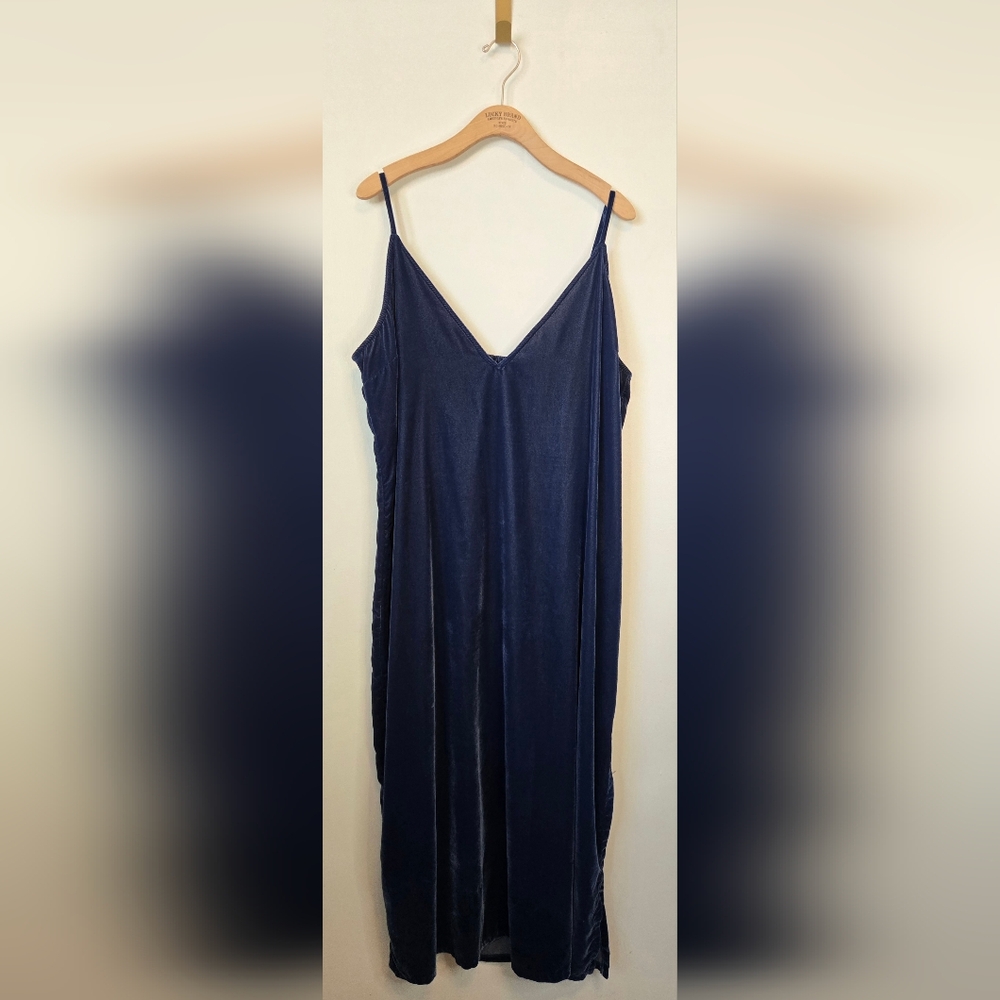 262. Elegant Navy Blue Velvet Slip Dress